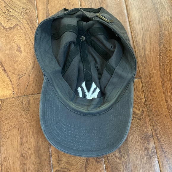 New York Yankees Hat - Picture 3 of 4